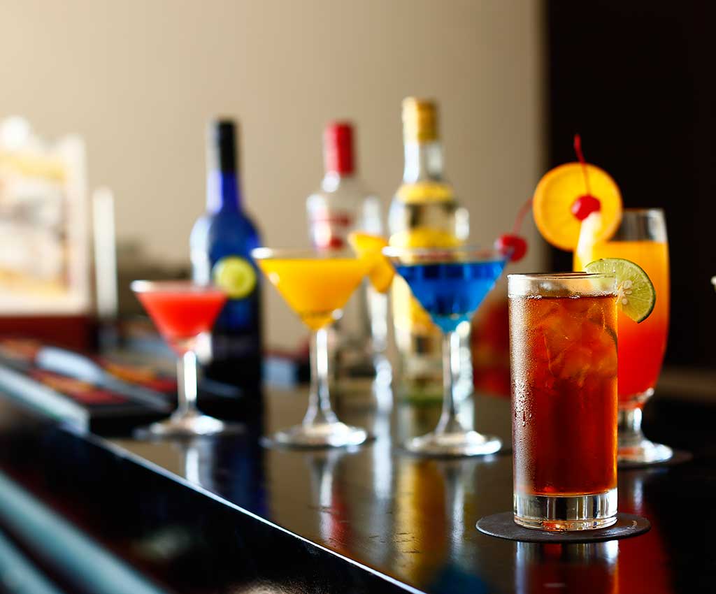 Cocktails at the Bar at Pegasus Reef